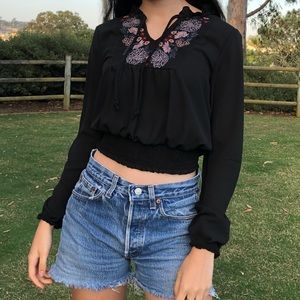 loose fitting back embroidered flower top shirt